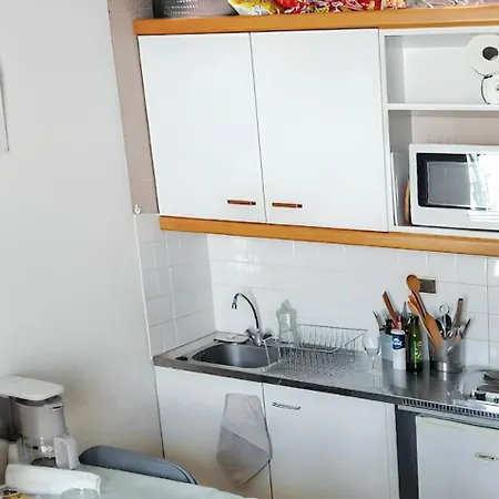 Au Pied Des Pistes A - Vue Sur Montagne -