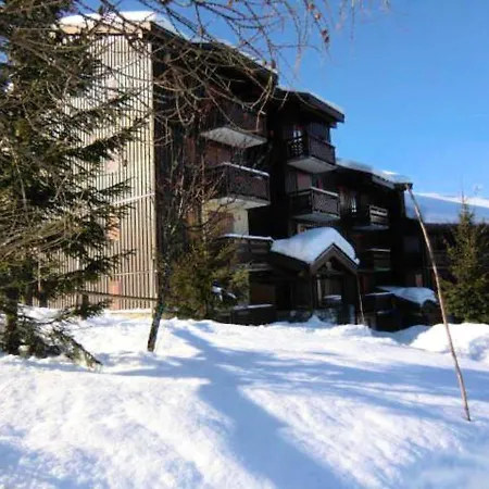 Au Pied Des Pistes A - Vue Sur Montagne -